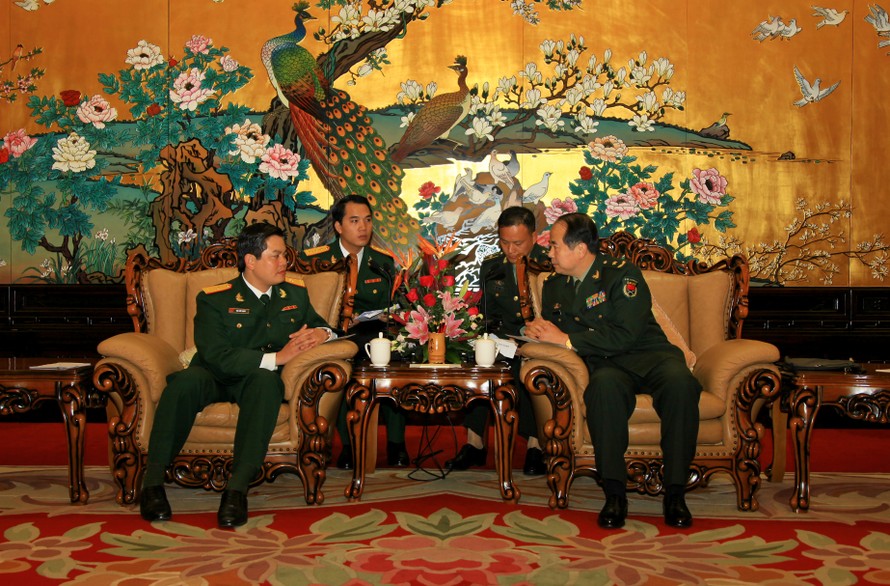 Sĩ quan trẻ Việt Nam - Trung Quốc hội đàm