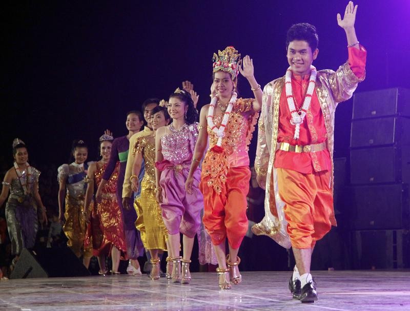 Độc đáo trình diễn trang phục truyền thống 54 dân tộc
