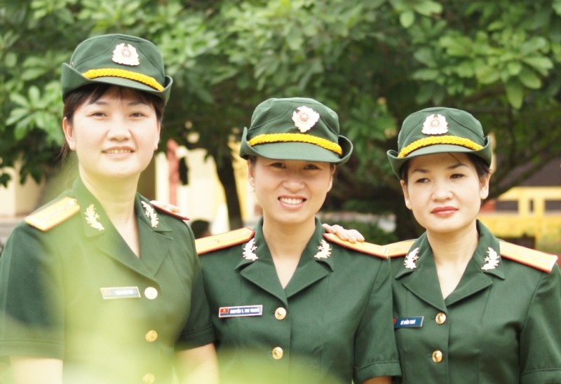 Nữ quân nhân Việt đẹp mê hồn, sẵn sàng chiến đấu
