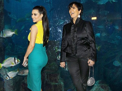 Kim Kardashian cả gan khoe vòng 3 cỡ bự ở Dubai