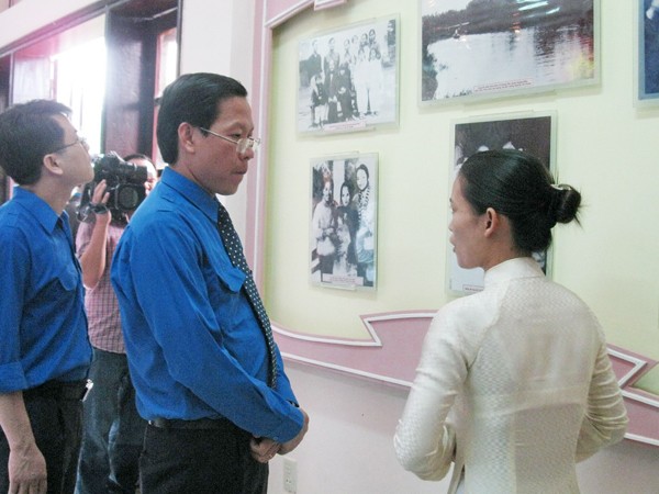 Anh Phan Văn Mãi, Bí thư T.Ư Đoàn, thăm nhà lưu niệm Đại tướng Nguyễn Chí Thanh trước thềm khai mạc liên hoan