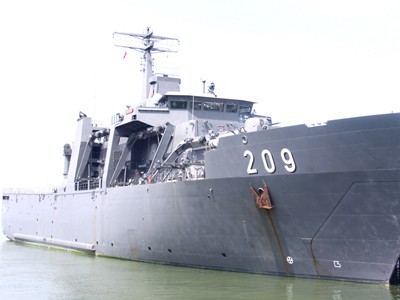 Tàu hải quân Singapore thăm Đà Nẵng