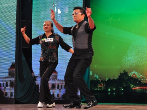 Cụ bà 60 tuổi nhảy Gangnam Style