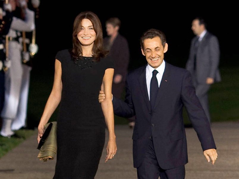 Vợ chồng ông Sarkozy làm gì sau thất cử?