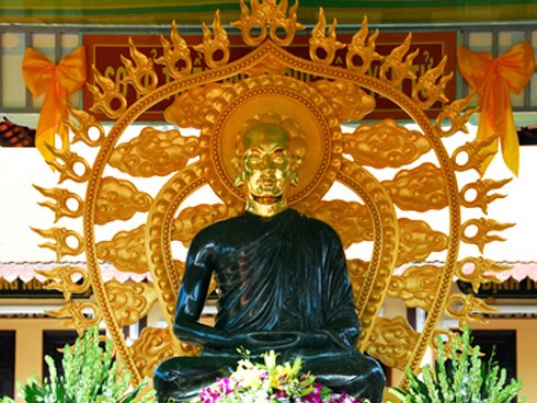 Tượng Phật hoàng bằng ngọc lớn nhất Việt Nam
