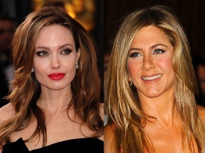 Jennifer Aniston đổi chuyến bay vì ‘ghét’ Angelina Jolie