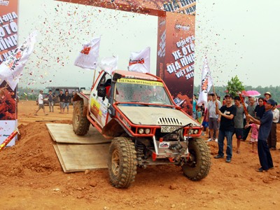 Khai mạc giải đua ô tô địa hình lớn nhất Việt Nam