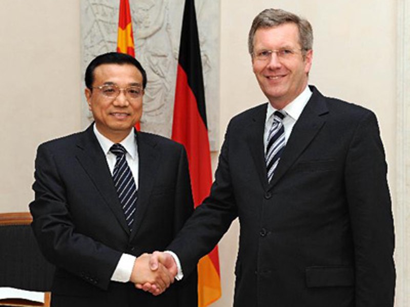 Phó Thủ tướng Trung Quốc Lý Khắc Cường (trái) gặp Tổng thống Đức Christian Wulff hồi tháng 1-2011 (Hôm qua, các nghị sĩ Đức bầu cựu mục sư Joachim Gauck 72 tuổi làm tổng thống nước này) Ảnh: Xinhua
