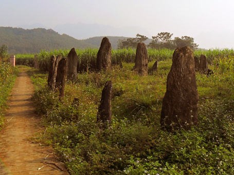 Nghĩa địa đá kỳ lạ của quan lang ở Hòa Bình