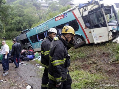 Xe bus lao xuống vực, 14 người chết