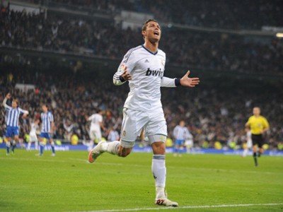 Ronaldo tỏa sáng, Real vẫn kém Barca 16 điểm