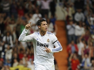 Man City muốn có 'hợp đồng bom tấn' Ronaldo