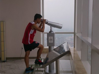 'Running man' về nhất thi leo nhà 72 tầng