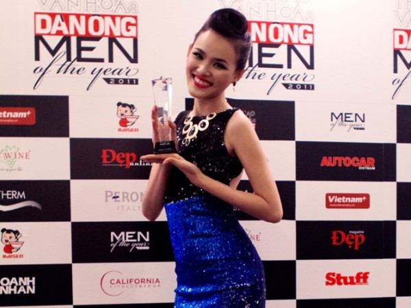 Tuyết Lan được trao giải thưởng 'Babe Of The Year'