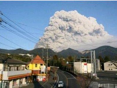 Núi lửa ở Nhật Bản phun trào sau 52 năm 'ngủ yên'