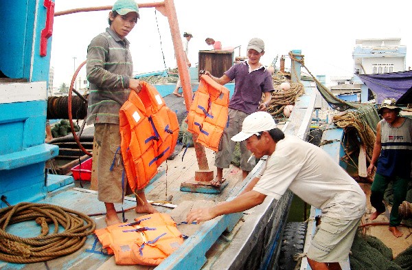 Đăng kiểm tàu cá tại Khánh Hòa:Ngư dân kêu trời vì bị “chặt chém”