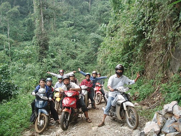 "Phượt " lên vùng cao bằng xe máy là sở thích của nhiều người trẻ