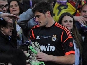 Thủ thành Casillas: Lập kỷ lục nhưng chẳng vui
