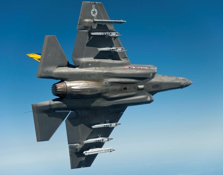 Không quân Mỹ: F-35 tốt hơn F-22