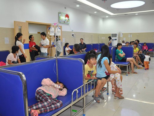 Trung Quốc: 180 học sinh ngộ độc sữa, bánh quy