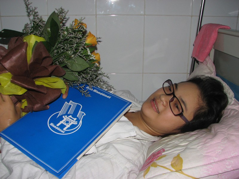 Nguyễn Thị Thu Huyền trên giường điều trị