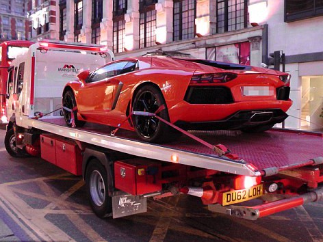 Siêu xe Lamborghini bị cảnh sát Anh bắt