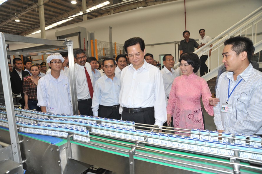 Thủ tướng Việt – Lào tại NM sữa sạch lớn nhất Đông Nam Á