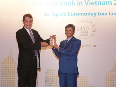 Eximbank nhận giải thưởng “Ngân hàng Tốt nhất Việt Nam 2013”
