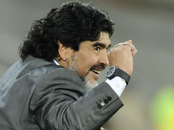 Maradona hớn hở như trẻ con