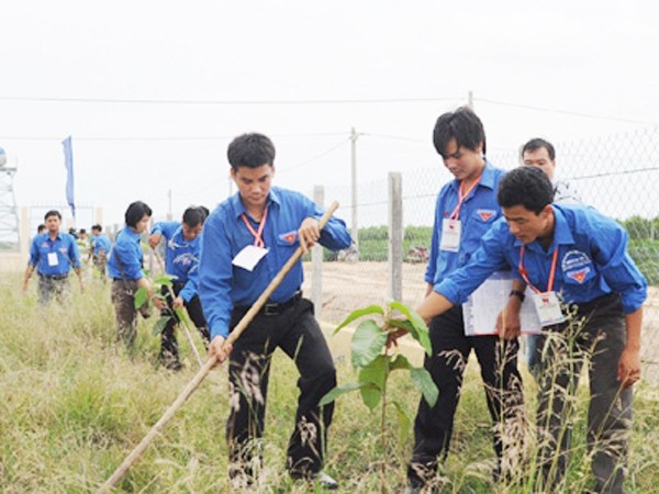 Đại biểu Thanh niên tiên tiến làm theo lời Bác phủ xanh làng TN lập nghiệp tại Tây Ninh Ảnh: Lê Quang Minh