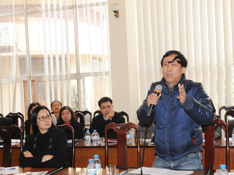 Nhà báo Nguyễn Việt Chiến phát biểu tại hội thảo. Ảnh: Cao Nhật