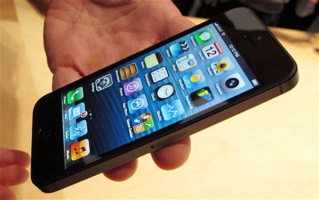 Cướp iPhone nhắn tin cho nạn nhân đòi 'tình một đêm'