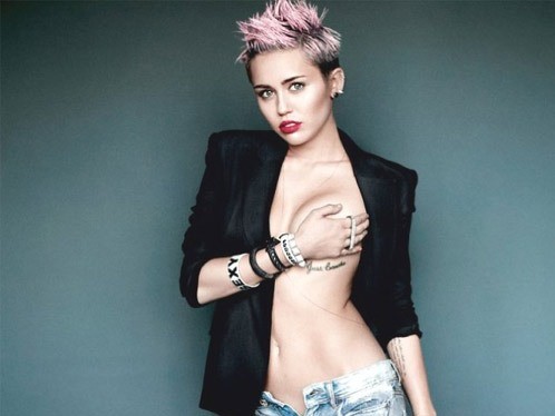 Miley Cyrus: 'Phụ nữ có quyền khoe ngực như đàn ông'