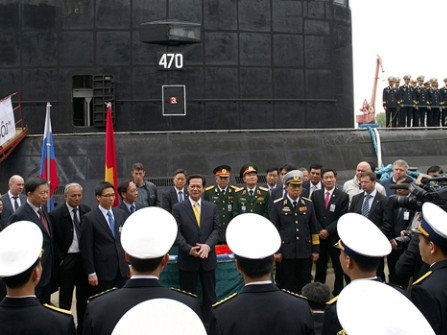 Video: Thủ tướng thị sát tàu ngầm Hà Nội