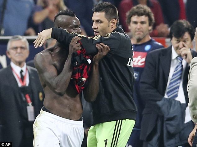 Siêu quậy Balotelli bị cấm thi đấu ba trận