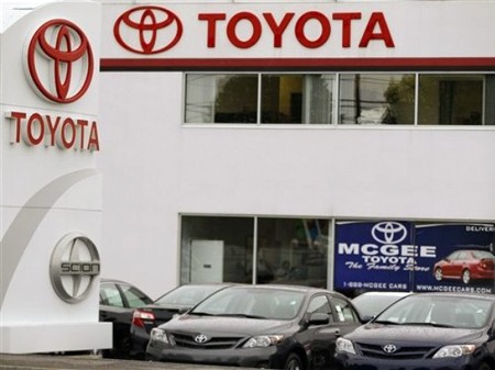 Toyota tạm vượt GM giành ngôi quán quân