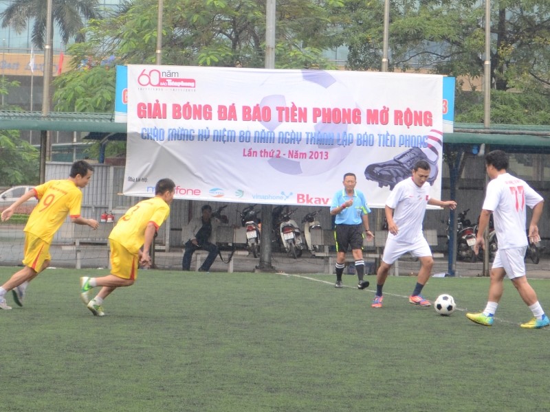 Mưa bàn thắng tại giải bóng đá Báo Tiền Phong mở rộng lần 2