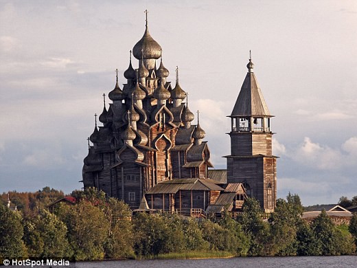 Cận cảnh lâu đài làm bằng gỗ lớn nhất thế giới