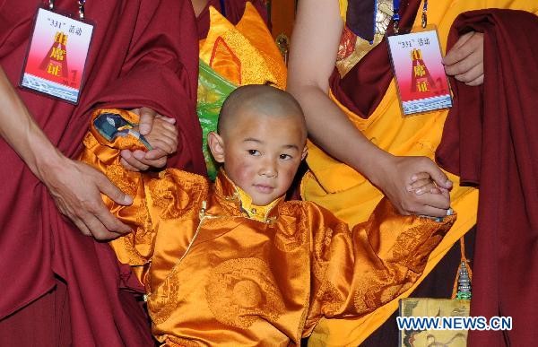 Đức Phật sống Tây Tạng đời thứ 6 lên ngôi