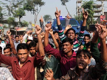 Công nhân Bangladesh biểu tình sau vụ sập nhà máy hồi tháng tư vừa qua