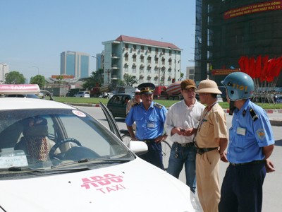 Taxi ở Hà Nội bị phạt tiền tỷ