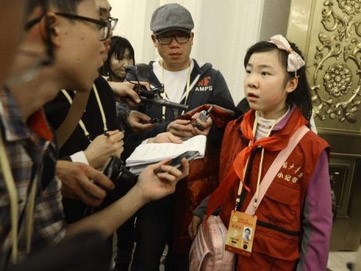 Cô bé lớp sáu làm quan chức Trung Quốc 'toát mồ hôi'