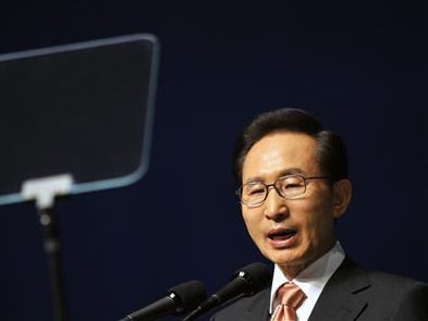Tổng thống Hàn Quốc Lee Myung Bak trong bài phát biểu kỉ niệm ngày giải phóng Hàn Quốc, 15-8.