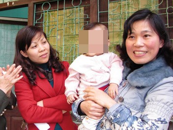 Kiều nữ bắt cóc bé 9 tháng tuổi, bán sang Trung Quốc