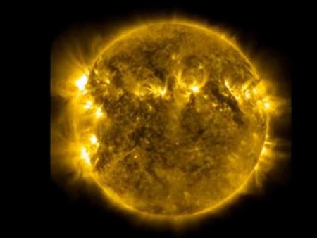 Xem mặt trời hoạt động 3 năm trong 3 phút