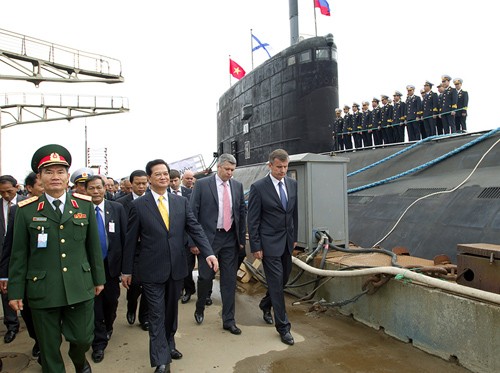Ảnh Thủ tướng thị sát tàu ngầm Hà Nội tại LB Nga