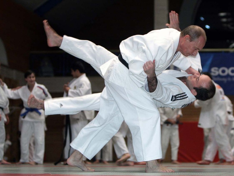 Năm 2009, Tổng thống Nga Vladimir Putin khi đó còn là Thủ tướng, ông đang tập Judo ở St.Petersburg