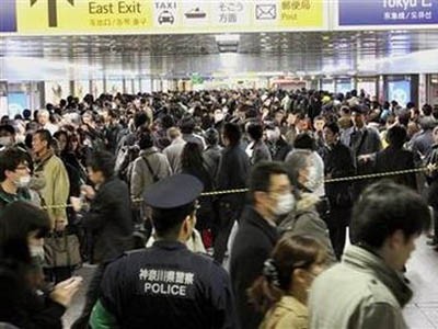 Nhiều người rời Tokyo vì lo ngại phóng xạ
