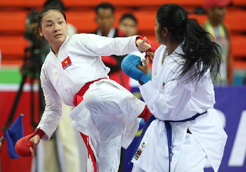 Lăng Thị Hoa vô địch nội dung Kumite 68kg nữ
