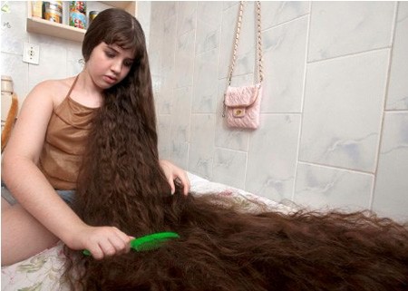 Nữ sinh 12 tuổi sở hữu mái tóc “bộn tiền”